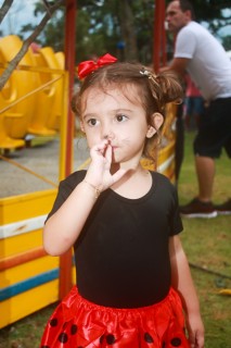 
<a style='margin-left: 5px;' class='btn btn-xs btn-social btn-facebook' href='https://www.facebook.com/sharer/sharer.php?u=https://www.galeramix.com.br/imagem/a64/800-800-90/conteudo/site_galerias/64/carnaval-infantil-casarao-gallotti-tijucas-57.jpg' rel='popup' data-width='500' data-height='400'><i class='fa fa-facebook'></i>Compartilhar <span class='hidden-xs'>no Facebook</span>
</a> 
<a class='btn btn-default btn-xs' target='_blank' href='imagem/a64/800-800-90/conteudo/site_galerias/64/carnaval-infantil-casarao-gallotti-tijucas-57.jpg'>
<span class='glyphicon glyphicon-cloud-download'></span> Salvar
</a>
