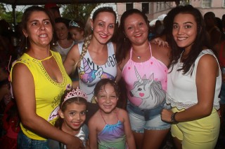 
<a style='margin-left: 5px;' class='btn btn-xs btn-social btn-facebook' href='https://www.facebook.com/sharer/sharer.php?u=https://www.galeramix.com.br/imagem/a64/800-800-90/conteudo/site_galerias/64/carnaval-infantil-casarao-gallotti-tijucas-71.jpg' rel='popup' data-width='500' data-height='400'><i class='fa fa-facebook'></i>Compartilhar <span class='hidden-xs'>no Facebook</span>
</a> 
<a class='btn btn-default btn-xs' target='_blank' href='imagem/a64/800-800-90/conteudo/site_galerias/64/carnaval-infantil-casarao-gallotti-tijucas-71.jpg'>
<span class='glyphicon glyphicon-cloud-download'></span> Salvar
</a>
