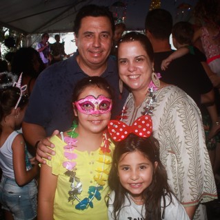 
<a style='margin-left: 5px;' class='btn btn-xs btn-social btn-facebook' href='https://www.facebook.com/sharer/sharer.php?u=https://www.galeramix.com.br/imagem/a64/800-800-90/conteudo/site_galerias/64/carnaval-infantil-casarao-gallotti-tijucas-79.jpg' rel='popup' data-width='500' data-height='400'><i class='fa fa-facebook'></i>Compartilhar <span class='hidden-xs'>no Facebook</span>
</a> 
<a class='btn btn-default btn-xs' target='_blank' href='imagem/a64/800-800-90/conteudo/site_galerias/64/carnaval-infantil-casarao-gallotti-tijucas-79.jpg'>
<span class='glyphicon glyphicon-cloud-download'></span> Salvar
</a>
