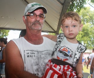 
<a style='margin-left: 5px;' class='btn btn-xs btn-social btn-facebook' href='https://www.facebook.com/sharer/sharer.php?u=https://www.galeramix.com.br/imagem/a64/800-800-90/conteudo/site_galerias/64/carnaval-infantil-casarao-gallotti-tijucas-8.jpg' rel='popup' data-width='500' data-height='400'><i class='fa fa-facebook'></i>Compartilhar <span class='hidden-xs'>no Facebook</span>
</a> 
<a class='btn btn-default btn-xs' target='_blank' href='imagem/a64/800-800-90/conteudo/site_galerias/64/carnaval-infantil-casarao-gallotti-tijucas-8.jpg'>
<span class='glyphicon glyphicon-cloud-download'></span> Salvar
</a>
