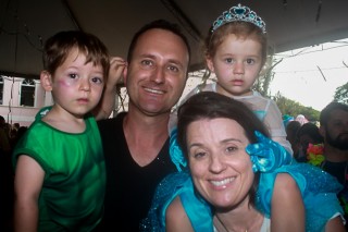 
<a style='margin-left: 5px;' class='btn btn-xs btn-social btn-facebook' href='https://www.facebook.com/sharer/sharer.php?u=https://www.galeramix.com.br/imagem/a64/800-800-90/conteudo/site_galerias/64/carnaval-infantil-casarao-gallotti-tijucas-83.jpg' rel='popup' data-width='500' data-height='400'><i class='fa fa-facebook'></i>Compartilhar <span class='hidden-xs'>no Facebook</span>
</a> 
<a class='btn btn-default btn-xs' target='_blank' href='imagem/a64/800-800-90/conteudo/site_galerias/64/carnaval-infantil-casarao-gallotti-tijucas-83.jpg'>
<span class='glyphicon glyphicon-cloud-download'></span> Salvar
</a>
