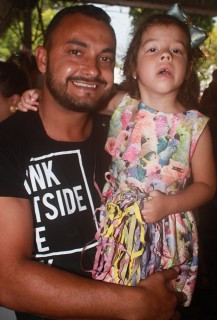 
<a style='margin-left: 5px;' class='btn btn-xs btn-social btn-facebook' href='https://www.facebook.com/sharer/sharer.php?u=https://www.galeramix.com.br/imagem/a64/800-800-90/conteudo/site_galerias/64/carnaval-infantil-casarao-gallotti-tijucas-87.jpg' rel='popup' data-width='500' data-height='400'><i class='fa fa-facebook'></i>Compartilhar <span class='hidden-xs'>no Facebook</span>
</a> 
<a class='btn btn-default btn-xs' target='_blank' href='imagem/a64/800-800-90/conteudo/site_galerias/64/carnaval-infantil-casarao-gallotti-tijucas-87.jpg'>
<span class='glyphicon glyphicon-cloud-download'></span> Salvar
</a>
