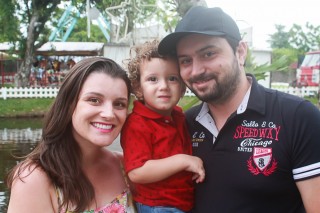 
                        <a style='margin-left: 5px;' class='btn btn-xs btn-social btn-facebook' href='https://www.facebook.com/sharer/sharer.php?u=https://www.galeramix.com.br/imagem/a65/800-800-90/conteudo/site_galerias/65/carnaval-infantil-casarao-gallotti-tijucas-galera-mix-12.jpg' rel='popup' data-width='500' data-height='400'><i class='fa fa-facebook'></i>Compartilhar <span class='hidden-xs'>no Facebook</span>
                    </a> 
                    <a class='btn btn-default btn-xs' target='_blank' href='imagem/a65/800-800-90/conteudo/site_galerias/65/carnaval-infantil-casarao-gallotti-tijucas-galera-mix-12.jpg'>
                        <span class='glyphicon glyphicon-cloud-download'></span> Salvar
                    </a>
                    