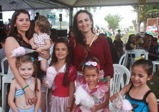 
<a style='margin-left: 5px;' class='btn btn-xs btn-social btn-facebook' href='https://www.facebook.com/sharer/sharer.php?u=https://www.galeramix.com.br/imagem/a65/800-800-90/conteudo/site_galerias/65/carnaval-infantil-casarao-gallotti-tijucas-galera-mix-18.jpg' rel='popup' data-width='500' data-height='400'><i class='fa fa-facebook'></i>Compartilhar <span class='hidden-xs'>no Facebook</span>
</a> 
<a class='btn btn-default btn-xs' target='_blank' href='imagem/a65/800-800-90/conteudo/site_galerias/65/carnaval-infantil-casarao-gallotti-tijucas-galera-mix-18.jpg'>
<span class='glyphicon glyphicon-cloud-download'></span> Salvar
</a>
