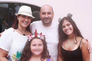 
<a style='margin-left: 5px;' class='btn btn-xs btn-social btn-facebook' href='https://www.facebook.com/sharer/sharer.php?u=https://www.galeramix.com.br/imagem/a65/800-800-90/conteudo/site_galerias/65/carnaval-infantil-casarao-gallotti-tijucas-galera-mix-24.jpg' rel='popup' data-width='500' data-height='400'><i class='fa fa-facebook'></i>Compartilhar <span class='hidden-xs'>no Facebook</span>
</a> 
<a class='btn btn-default btn-xs' target='_blank' href='imagem/a65/800-800-90/conteudo/site_galerias/65/carnaval-infantil-casarao-gallotti-tijucas-galera-mix-24.jpg'>
<span class='glyphicon glyphicon-cloud-download'></span> Salvar
</a>
