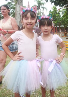 
<a style='margin-left: 5px;' class='btn btn-xs btn-social btn-facebook' href='https://www.facebook.com/sharer/sharer.php?u=https://www.galeramix.com.br/imagem/a65/800-800-90/conteudo/site_galerias/65/carnaval-infantil-casarao-gallotti-tijucas-galera-mix-26.jpg' rel='popup' data-width='500' data-height='400'><i class='fa fa-facebook'></i>Compartilhar <span class='hidden-xs'>no Facebook</span>
</a> 
<a class='btn btn-default btn-xs' target='_blank' href='imagem/a65/800-800-90/conteudo/site_galerias/65/carnaval-infantil-casarao-gallotti-tijucas-galera-mix-26.jpg'>
<span class='glyphicon glyphicon-cloud-download'></span> Salvar
</a>
