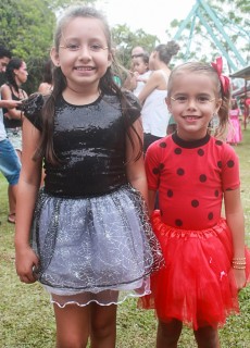 
<a style='margin-left: 5px;' class='btn btn-xs btn-social btn-facebook' href='https://www.facebook.com/sharer/sharer.php?u=https://www.galeramix.com.br/imagem/a65/800-800-90/conteudo/site_galerias/65/carnaval-infantil-casarao-gallotti-tijucas-galera-mix-27.jpg' rel='popup' data-width='500' data-height='400'><i class='fa fa-facebook'></i>Compartilhar <span class='hidden-xs'>no Facebook</span>
</a> 
<a class='btn btn-default btn-xs' target='_blank' href='imagem/a65/800-800-90/conteudo/site_galerias/65/carnaval-infantil-casarao-gallotti-tijucas-galera-mix-27.jpg'>
<span class='glyphicon glyphicon-cloud-download'></span> Salvar
</a>
