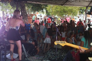 
<a style='margin-left: 5px;' class='btn btn-xs btn-social btn-facebook' href='https://www.facebook.com/sharer/sharer.php?u=https://www.galeramix.com.br/imagem/a65/800-800-90/conteudo/site_galerias/65/carnaval-infantil-casarao-gallotti-tijucas-galera-mix-28.jpg' rel='popup' data-width='500' data-height='400'><i class='fa fa-facebook'></i>Compartilhar <span class='hidden-xs'>no Facebook</span>
</a> 
<a class='btn btn-default btn-xs' target='_blank' href='imagem/a65/800-800-90/conteudo/site_galerias/65/carnaval-infantil-casarao-gallotti-tijucas-galera-mix-28.jpg'>
<span class='glyphicon glyphicon-cloud-download'></span> Salvar
</a>
