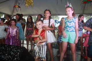 
<a style='margin-left: 5px;' class='btn btn-xs btn-social btn-facebook' href='https://www.facebook.com/sharer/sharer.php?u=https://www.galeramix.com.br/imagem/a65/800-800-90/conteudo/site_galerias/65/carnaval-infantil-casarao-gallotti-tijucas-galera-mix-39.jpg' rel='popup' data-width='500' data-height='400'><i class='fa fa-facebook'></i>Compartilhar <span class='hidden-xs'>no Facebook</span>
</a> 
<a class='btn btn-default btn-xs' target='_blank' href='imagem/a65/800-800-90/conteudo/site_galerias/65/carnaval-infantil-casarao-gallotti-tijucas-galera-mix-39.jpg'>
<span class='glyphicon glyphicon-cloud-download'></span> Salvar
</a>
