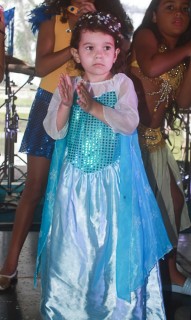 
<a style='margin-left: 5px;' class='btn btn-xs btn-social btn-facebook' href='https://www.facebook.com/sharer/sharer.php?u=https://www.galeramix.com.br/imagem/a65/800-800-90/conteudo/site_galerias/65/carnaval-infantil-casarao-gallotti-tijucas-galera-mix-40.jpg' rel='popup' data-width='500' data-height='400'><i class='fa fa-facebook'></i>Compartilhar <span class='hidden-xs'>no Facebook</span>
</a> 
<a class='btn btn-default btn-xs' target='_blank' href='imagem/a65/800-800-90/conteudo/site_galerias/65/carnaval-infantil-casarao-gallotti-tijucas-galera-mix-40.jpg'>
<span class='glyphicon glyphicon-cloud-download'></span> Salvar
</a>
