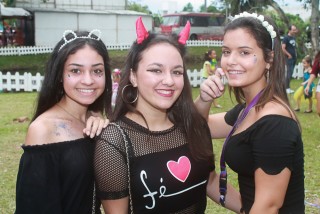 
<a style='margin-left: 5px;' class='btn btn-xs btn-social btn-facebook' href='https://www.facebook.com/sharer/sharer.php?u=https://www.galeramix.com.br/imagem/a65/800-800-90/conteudo/site_galerias/65/carnaval-infantil-casarao-gallotti-tijucas-galera-mix-43.jpg' rel='popup' data-width='500' data-height='400'><i class='fa fa-facebook'></i>Compartilhar <span class='hidden-xs'>no Facebook</span>
</a> 
<a class='btn btn-default btn-xs' target='_blank' href='imagem/a65/800-800-90/conteudo/site_galerias/65/carnaval-infantil-casarao-gallotti-tijucas-galera-mix-43.jpg'>
<span class='glyphicon glyphicon-cloud-download'></span> Salvar
</a>
