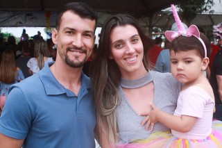 
<a style='margin-left: 5px;' class='btn btn-xs btn-social btn-facebook' href='https://www.facebook.com/sharer/sharer.php?u=https://www.galeramix.com.br/imagem/a65/800-800-90/conteudo/site_galerias/65/carnaval-infantil-casarao-gallotti-tijucas-galera-mix-5.jpg' rel='popup' data-width='500' data-height='400'><i class='fa fa-facebook'></i>Compartilhar <span class='hidden-xs'>no Facebook</span>
</a> 
<a class='btn btn-default btn-xs' target='_blank' href='imagem/a65/800-800-90/conteudo/site_galerias/65/carnaval-infantil-casarao-gallotti-tijucas-galera-mix-5.jpg'>
<span class='glyphicon glyphicon-cloud-download'></span> Salvar
</a>
