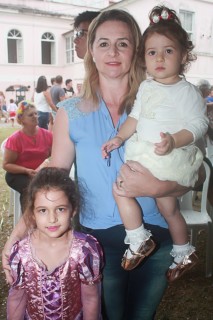 
<a style='margin-left: 5px;' class='btn btn-xs btn-social btn-facebook' href='https://www.facebook.com/sharer/sharer.php?u=https://www.galeramix.com.br/imagem/a65/800-800-90/conteudo/site_galerias/65/carnaval-infantil-casarao-gallotti-tijucas-galera-mix-50.jpg' rel='popup' data-width='500' data-height='400'><i class='fa fa-facebook'></i>Compartilhar <span class='hidden-xs'>no Facebook</span>
</a> 
<a class='btn btn-default btn-xs' target='_blank' href='imagem/a65/800-800-90/conteudo/site_galerias/65/carnaval-infantil-casarao-gallotti-tijucas-galera-mix-50.jpg'>
<span class='glyphicon glyphicon-cloud-download'></span> Salvar
</a>
