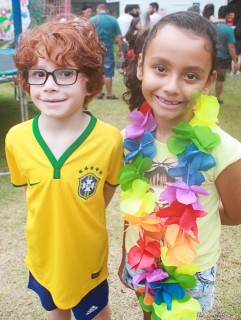 
<a style='margin-left: 5px;' class='btn btn-xs btn-social btn-facebook' href='https://www.facebook.com/sharer/sharer.php?u=https://www.galeramix.com.br/imagem/a65/800-800-90/conteudo/site_galerias/65/carnaval-infantil-casarao-gallotti-tijucas-galera-mix-66.jpg' rel='popup' data-width='500' data-height='400'><i class='fa fa-facebook'></i>Compartilhar <span class='hidden-xs'>no Facebook</span>
</a> 
<a class='btn btn-default btn-xs' target='_blank' href='imagem/a65/800-800-90/conteudo/site_galerias/65/carnaval-infantil-casarao-gallotti-tijucas-galera-mix-66.jpg'>
<span class='glyphicon glyphicon-cloud-download'></span> Salvar
</a>
