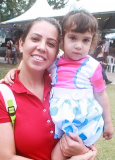 
<a style='margin-left: 5px;' class='btn btn-xs btn-social btn-facebook' href='https://www.facebook.com/sharer/sharer.php?u=https://www.galeramix.com.br/imagem/a65/800-800-90/conteudo/site_galerias/65/carnaval-infantil-casarao-gallotti-tijucas-galera-mix-68.jpg' rel='popup' data-width='500' data-height='400'><i class='fa fa-facebook'></i>Compartilhar <span class='hidden-xs'>no Facebook</span>
</a> 
<a class='btn btn-default btn-xs' target='_blank' href='imagem/a65/800-800-90/conteudo/site_galerias/65/carnaval-infantil-casarao-gallotti-tijucas-galera-mix-68.jpg'>
<span class='glyphicon glyphicon-cloud-download'></span> Salvar
</a>
