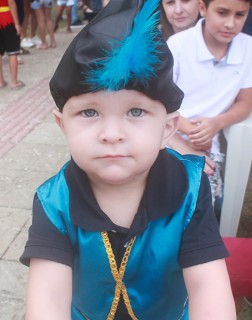 
<a style='margin-left: 5px;' class='btn btn-xs btn-social btn-facebook' href='https://www.facebook.com/sharer/sharer.php?u=https://www.galeramix.com.br/imagem/a65/800-800-90/conteudo/site_galerias/65/carnaval-infantil-casarao-gallotti-tijucas-galera-mix-7.jpg' rel='popup' data-width='500' data-height='400'><i class='fa fa-facebook'></i>Compartilhar <span class='hidden-xs'>no Facebook</span>
</a> 
<a class='btn btn-default btn-xs' target='_blank' href='imagem/a65/800-800-90/conteudo/site_galerias/65/carnaval-infantil-casarao-gallotti-tijucas-galera-mix-7.jpg'>
<span class='glyphicon glyphicon-cloud-download'></span> Salvar
</a>
