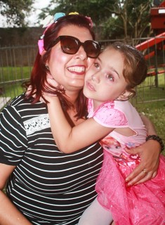 
<a style='margin-left: 5px;' class='btn btn-xs btn-social btn-facebook' href='https://www.facebook.com/sharer/sharer.php?u=https://www.galeramix.com.br/imagem/a65/800-800-90/conteudo/site_galerias/65/carnaval-infantil-casarao-gallotti-tijucas-galera-mix-71.jpg' rel='popup' data-width='500' data-height='400'><i class='fa fa-facebook'></i>Compartilhar <span class='hidden-xs'>no Facebook</span>
</a> 
<a class='btn btn-default btn-xs' target='_blank' href='imagem/a65/800-800-90/conteudo/site_galerias/65/carnaval-infantil-casarao-gallotti-tijucas-galera-mix-71.jpg'>
<span class='glyphicon glyphicon-cloud-download'></span> Salvar
</a>
