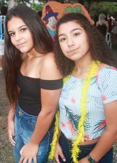 
<a style='margin-left: 5px;' class='btn btn-xs btn-social btn-facebook' href='https://www.facebook.com/sharer/sharer.php?u=https://www.galeramix.com.br/imagem/a65/800-800-90/conteudo/site_galerias/65/carnaval-infantil-casarao-gallotti-tijucas-galera-mix-77.jpg' rel='popup' data-width='500' data-height='400'><i class='fa fa-facebook'></i>Compartilhar <span class='hidden-xs'>no Facebook</span>
</a> 
<a class='btn btn-default btn-xs' target='_blank' href='imagem/a65/800-800-90/conteudo/site_galerias/65/carnaval-infantil-casarao-gallotti-tijucas-galera-mix-77.jpg'>
<span class='glyphicon glyphicon-cloud-download'></span> Salvar
</a>
