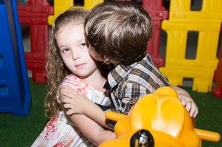 
                <a style='margin-left: 5px;' class='btn btn-xs btn-social btn-facebook' href='https://www.facebook.com/sharer/sharer.php?u=https://www.galeramix.com.br/imagem/a66/800-800-90/conteudo/site_galerias/66/pi-2-anos-14.jpg' rel='popup' data-width='500' data-height='400'><i class='fa fa-facebook'></i>Compartilhar <span class='hidden-xs'>no Facebook</span>
            </a> 
            <a class='btn btn-default btn-xs' target='_blank' href='imagem/a66/800-800-90/conteudo/site_galerias/66/pi-2-anos-14.jpg'>
                <span class='glyphicon glyphicon-cloud-download'></span> Salvar
            </a>
            