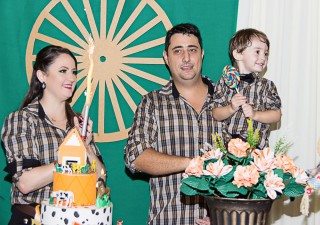 
<a style='margin-left: 5px;' class='btn btn-xs btn-social btn-facebook' href='https://www.facebook.com/sharer/sharer.php?u=https://www.galeramix.com.br/imagem/a66/800-800-90/conteudo/site_galerias/66/pi-2-anos-4.jpg' rel='popup' data-width='500' data-height='400'><i class='fa fa-facebook'></i>Compartilhar <span class='hidden-xs'>no Facebook</span>
</a> 
<a class='btn btn-default btn-xs' target='_blank' href='imagem/a66/800-800-90/conteudo/site_galerias/66/pi-2-anos-4.jpg'>
<span class='glyphicon glyphicon-cloud-download'></span> Salvar
</a>
