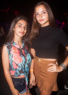 
<a style='margin-left: 5px;' class='btn btn-xs btn-social btn-facebook' href='https://www.facebook.com/sharer/sharer.php?u=https://www.galeramix.com.br/imagem/a67/800-800-90/conteudo/site_galerias/67/annita-petry-galera-mix-110.jpg' rel='popup' data-width='500' data-height='400'><i class='fa fa-facebook'></i>Compartilhar <span class='hidden-xs'>no Facebook</span>
</a> 
<a class='btn btn-default btn-xs' target='_blank' href='imagem/a67/800-800-90/conteudo/site_galerias/67/annita-petry-galera-mix-110.jpg'>
<span class='glyphicon glyphicon-cloud-download'></span> Salvar
</a>
