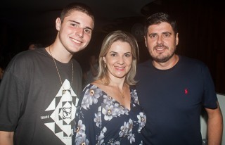 
<a style='margin-left: 5px;' class='btn btn-xs btn-social btn-facebook' href='https://www.facebook.com/sharer/sharer.php?u=https://www.galeramix.com.br/imagem/a67/800-800-90/conteudo/site_galerias/67/annita-petry-galera-mix-120.jpg' rel='popup' data-width='500' data-height='400'><i class='fa fa-facebook'></i>Compartilhar <span class='hidden-xs'>no Facebook</span>
</a> 
<a class='btn btn-default btn-xs' target='_blank' href='imagem/a67/800-800-90/conteudo/site_galerias/67/annita-petry-galera-mix-120.jpg'>
<span class='glyphicon glyphicon-cloud-download'></span> Salvar
</a>
