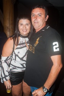 
<a style='margin-left: 5px;' class='btn btn-xs btn-social btn-facebook' href='https://www.facebook.com/sharer/sharer.php?u=https://www.galeramix.com.br/imagem/a67/800-800-90/conteudo/site_galerias/67/annita-petry-galera-mix-130.jpg' rel='popup' data-width='500' data-height='400'><i class='fa fa-facebook'></i>Compartilhar <span class='hidden-xs'>no Facebook</span>
</a> 
<a class='btn btn-default btn-xs' target='_blank' href='imagem/a67/800-800-90/conteudo/site_galerias/67/annita-petry-galera-mix-130.jpg'>
<span class='glyphicon glyphicon-cloud-download'></span> Salvar
</a>
