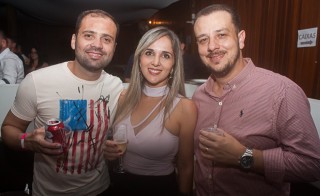 
<a style='margin-left: 5px;' class='btn btn-xs btn-social btn-facebook' href='https://www.facebook.com/sharer/sharer.php?u=https://www.galeramix.com.br/imagem/a67/800-800-90/conteudo/site_galerias/67/annita-petry-galera-mix-131.jpg' rel='popup' data-width='500' data-height='400'><i class='fa fa-facebook'></i>Compartilhar <span class='hidden-xs'>no Facebook</span>
</a> 
<a class='btn btn-default btn-xs' target='_blank' href='imagem/a67/800-800-90/conteudo/site_galerias/67/annita-petry-galera-mix-131.jpg'>
<span class='glyphicon glyphicon-cloud-download'></span> Salvar
</a>
