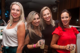 
<a style='margin-left: 5px;' class='btn btn-xs btn-social btn-facebook' href='https://www.facebook.com/sharer/sharer.php?u=https://www.galeramix.com.br/imagem/a67/800-800-90/conteudo/site_galerias/67/annita-petry-galera-mix-143.jpg' rel='popup' data-width='500' data-height='400'><i class='fa fa-facebook'></i>Compartilhar <span class='hidden-xs'>no Facebook</span>
</a> 
<a class='btn btn-default btn-xs' target='_blank' href='imagem/a67/800-800-90/conteudo/site_galerias/67/annita-petry-galera-mix-143.jpg'>
<span class='glyphicon glyphicon-cloud-download'></span> Salvar
</a>
