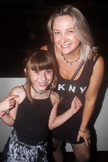 
<a style='margin-left: 5px;' class='btn btn-xs btn-social btn-facebook' href='https://www.facebook.com/sharer/sharer.php?u=https://www.galeramix.com.br/imagem/a67/800-800-90/conteudo/site_galerias/67/annita-petry-galera-mix-145.jpg' rel='popup' data-width='500' data-height='400'><i class='fa fa-facebook'></i>Compartilhar <span class='hidden-xs'>no Facebook</span>
</a> 
<a class='btn btn-default btn-xs' target='_blank' href='imagem/a67/800-800-90/conteudo/site_galerias/67/annita-petry-galera-mix-145.jpg'>
<span class='glyphicon glyphicon-cloud-download'></span> Salvar
</a>
