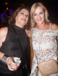 
<a style='margin-left: 5px;' class='btn btn-xs btn-social btn-facebook' href='https://www.facebook.com/sharer/sharer.php?u=https://www.galeramix.com.br/imagem/a67/800-800-90/conteudo/site_galerias/67/annita-petry-galera-mix-146.jpg' rel='popup' data-width='500' data-height='400'><i class='fa fa-facebook'></i>Compartilhar <span class='hidden-xs'>no Facebook</span>
</a> 
<a class='btn btn-default btn-xs' target='_blank' href='imagem/a67/800-800-90/conteudo/site_galerias/67/annita-petry-galera-mix-146.jpg'>
<span class='glyphicon glyphicon-cloud-download'></span> Salvar
</a>
