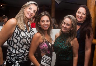 
<a style='margin-left: 5px;' class='btn btn-xs btn-social btn-facebook' href='https://www.facebook.com/sharer/sharer.php?u=https://www.galeramix.com.br/imagem/a67/800-800-90/conteudo/site_galerias/67/annita-petry-galera-mix-148.jpg' rel='popup' data-width='500' data-height='400'><i class='fa fa-facebook'></i>Compartilhar <span class='hidden-xs'>no Facebook</span>
</a> 
<a class='btn btn-default btn-xs' target='_blank' href='imagem/a67/800-800-90/conteudo/site_galerias/67/annita-petry-galera-mix-148.jpg'>
<span class='glyphicon glyphicon-cloud-download'></span> Salvar
</a>
