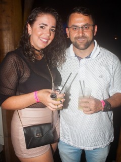 
<a style='margin-left: 5px;' class='btn btn-xs btn-social btn-facebook' href='https://www.facebook.com/sharer/sharer.php?u=https://www.galeramix.com.br/imagem/a67/800-800-90/conteudo/site_galerias/67/annita-petry-galera-mix-151.jpg' rel='popup' data-width='500' data-height='400'><i class='fa fa-facebook'></i>Compartilhar <span class='hidden-xs'>no Facebook</span>
</a> 
<a class='btn btn-default btn-xs' target='_blank' href='imagem/a67/800-800-90/conteudo/site_galerias/67/annita-petry-galera-mix-151.jpg'>
<span class='glyphicon glyphicon-cloud-download'></span> Salvar
</a>
