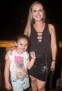 
<a style='margin-left: 5px;' class='btn btn-xs btn-social btn-facebook' href='https://www.facebook.com/sharer/sharer.php?u=https://www.galeramix.com.br/imagem/a67/800-800-90/conteudo/site_galerias/67/annita-petry-galera-mix-155.jpg' rel='popup' data-width='500' data-height='400'><i class='fa fa-facebook'></i>Compartilhar <span class='hidden-xs'>no Facebook</span>
</a> 
<a class='btn btn-default btn-xs' target='_blank' href='imagem/a67/800-800-90/conteudo/site_galerias/67/annita-petry-galera-mix-155.jpg'>
<span class='glyphicon glyphicon-cloud-download'></span> Salvar
</a>
