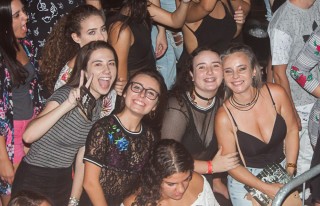 
<a style='margin-left: 5px;' class='btn btn-xs btn-social btn-facebook' href='https://www.facebook.com/sharer/sharer.php?u=https://www.galeramix.com.br/imagem/a67/800-800-90/conteudo/site_galerias/67/annita-petry-galera-mix-160.jpg' rel='popup' data-width='500' data-height='400'><i class='fa fa-facebook'></i>Compartilhar <span class='hidden-xs'>no Facebook</span>
</a> 
<a class='btn btn-default btn-xs' target='_blank' href='imagem/a67/800-800-90/conteudo/site_galerias/67/annita-petry-galera-mix-160.jpg'>
<span class='glyphicon glyphicon-cloud-download'></span> Salvar
</a>
