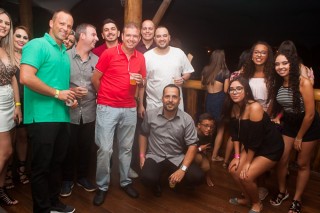 
<a style='margin-left: 5px;' class='btn btn-xs btn-social btn-facebook' href='https://www.facebook.com/sharer/sharer.php?u=https://www.galeramix.com.br/imagem/a67/800-800-90/conteudo/site_galerias/67/annita-petry-galera-mix-166.jpg' rel='popup' data-width='500' data-height='400'><i class='fa fa-facebook'></i>Compartilhar <span class='hidden-xs'>no Facebook</span>
</a> 
<a class='btn btn-default btn-xs' target='_blank' href='imagem/a67/800-800-90/conteudo/site_galerias/67/annita-petry-galera-mix-166.jpg'>
<span class='glyphicon glyphicon-cloud-download'></span> Salvar
</a>
