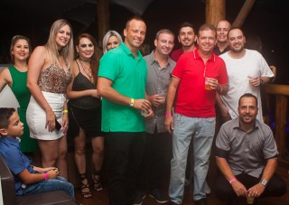 
<a style='margin-left: 5px;' class='btn btn-xs btn-social btn-facebook' href='https://www.facebook.com/sharer/sharer.php?u=https://www.galeramix.com.br/imagem/a67/800-800-90/conteudo/site_galerias/67/annita-petry-galera-mix-167.jpg' rel='popup' data-width='500' data-height='400'><i class='fa fa-facebook'></i>Compartilhar <span class='hidden-xs'>no Facebook</span>
</a> 
<a class='btn btn-default btn-xs' target='_blank' href='imagem/a67/800-800-90/conteudo/site_galerias/67/annita-petry-galera-mix-167.jpg'>
<span class='glyphicon glyphicon-cloud-download'></span> Salvar
</a>
