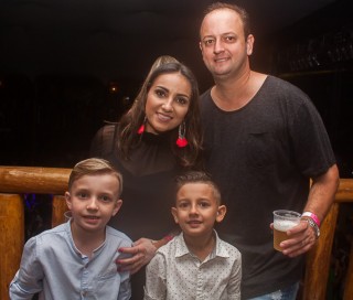 
<a style='margin-left: 5px;' class='btn btn-xs btn-social btn-facebook' href='https://www.facebook.com/sharer/sharer.php?u=https://www.galeramix.com.br/imagem/a67/800-800-90/conteudo/site_galerias/67/annita-petry-galera-mix-169.jpg' rel='popup' data-width='500' data-height='400'><i class='fa fa-facebook'></i>Compartilhar <span class='hidden-xs'>no Facebook</span>
</a> 
<a class='btn btn-default btn-xs' target='_blank' href='imagem/a67/800-800-90/conteudo/site_galerias/67/annita-petry-galera-mix-169.jpg'>
<span class='glyphicon glyphicon-cloud-download'></span> Salvar
</a>
