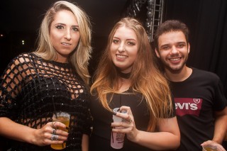 
<a style='margin-left: 5px;' class='btn btn-xs btn-social btn-facebook' href='https://www.facebook.com/sharer/sharer.php?u=https://www.galeramix.com.br/imagem/a67/800-800-90/conteudo/site_galerias/67/annita-petry-galera-mix-174.jpg' rel='popup' data-width='500' data-height='400'><i class='fa fa-facebook'></i>Compartilhar <span class='hidden-xs'>no Facebook</span>
</a> 
<a class='btn btn-default btn-xs' target='_blank' href='imagem/a67/800-800-90/conteudo/site_galerias/67/annita-petry-galera-mix-174.jpg'>
<span class='glyphicon glyphicon-cloud-download'></span> Salvar
</a>
