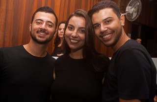 
<a style='margin-left: 5px;' class='btn btn-xs btn-social btn-facebook' href='https://www.facebook.com/sharer/sharer.php?u=https://www.galeramix.com.br/imagem/a67/800-800-90/conteudo/site_galerias/67/annita-petry-galera-mix-175.jpg' rel='popup' data-width='500' data-height='400'><i class='fa fa-facebook'></i>Compartilhar <span class='hidden-xs'>no Facebook</span>
</a> 
<a class='btn btn-default btn-xs' target='_blank' href='imagem/a67/800-800-90/conteudo/site_galerias/67/annita-petry-galera-mix-175.jpg'>
<span class='glyphicon glyphicon-cloud-download'></span> Salvar
</a>
