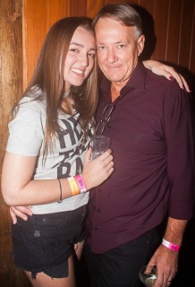 
<a style='margin-left: 5px;' class='btn btn-xs btn-social btn-facebook' href='https://www.facebook.com/sharer/sharer.php?u=https://www.galeramix.com.br/imagem/a67/800-800-90/conteudo/site_galerias/67/annita-petry-galera-mix-178.jpg' rel='popup' data-width='500' data-height='400'><i class='fa fa-facebook'></i>Compartilhar <span class='hidden-xs'>no Facebook</span>
</a> 
<a class='btn btn-default btn-xs' target='_blank' href='imagem/a67/800-800-90/conteudo/site_galerias/67/annita-petry-galera-mix-178.jpg'>
<span class='glyphicon glyphicon-cloud-download'></span> Salvar
</a>
