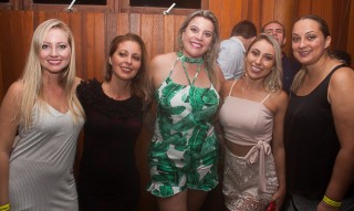 
<a style='margin-left: 5px;' class='btn btn-xs btn-social btn-facebook' href='https://www.facebook.com/sharer/sharer.php?u=https://www.galeramix.com.br/imagem/a67/800-800-90/conteudo/site_galerias/67/annita-petry-galera-mix-185.jpg' rel='popup' data-width='500' data-height='400'><i class='fa fa-facebook'></i>Compartilhar <span class='hidden-xs'>no Facebook</span>
</a> 
<a class='btn btn-default btn-xs' target='_blank' href='imagem/a67/800-800-90/conteudo/site_galerias/67/annita-petry-galera-mix-185.jpg'>
<span class='glyphicon glyphicon-cloud-download'></span> Salvar
</a>
