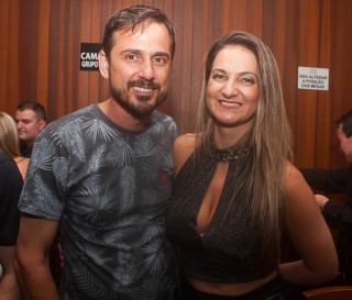 
<a style='margin-left: 5px;' class='btn btn-xs btn-social btn-facebook' href='https://www.facebook.com/sharer/sharer.php?u=https://www.galeramix.com.br/imagem/a67/800-800-90/conteudo/site_galerias/67/annita-petry-galera-mix-187.jpg' rel='popup' data-width='500' data-height='400'><i class='fa fa-facebook'></i>Compartilhar <span class='hidden-xs'>no Facebook</span>
</a> 
<a class='btn btn-default btn-xs' target='_blank' href='imagem/a67/800-800-90/conteudo/site_galerias/67/annita-petry-galera-mix-187.jpg'>
<span class='glyphicon glyphicon-cloud-download'></span> Salvar
</a>
