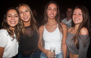 
<a style='margin-left: 5px;' class='btn btn-xs btn-social btn-facebook' href='https://www.facebook.com/sharer/sharer.php?u=https://www.galeramix.com.br/imagem/a67/800-800-90/conteudo/site_galerias/67/annita-petry-galera-mix-189.jpg' rel='popup' data-width='500' data-height='400'><i class='fa fa-facebook'></i>Compartilhar <span class='hidden-xs'>no Facebook</span>
</a> 
<a class='btn btn-default btn-xs' target='_blank' href='imagem/a67/800-800-90/conteudo/site_galerias/67/annita-petry-galera-mix-189.jpg'>
<span class='glyphicon glyphicon-cloud-download'></span> Salvar
</a>
