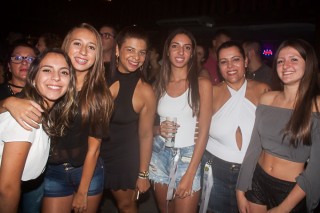 
<a style='margin-left: 5px;' class='btn btn-xs btn-social btn-facebook' href='https://www.facebook.com/sharer/sharer.php?u=https://www.galeramix.com.br/imagem/a67/800-800-90/conteudo/site_galerias/67/annita-petry-galera-mix-191.jpg' rel='popup' data-width='500' data-height='400'><i class='fa fa-facebook'></i>Compartilhar <span class='hidden-xs'>no Facebook</span>
</a> 
<a class='btn btn-default btn-xs' target='_blank' href='imagem/a67/800-800-90/conteudo/site_galerias/67/annita-petry-galera-mix-191.jpg'>
<span class='glyphicon glyphicon-cloud-download'></span> Salvar
</a>
