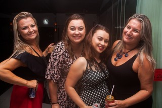 
<a style='margin-left: 5px;' class='btn btn-xs btn-social btn-facebook' href='https://www.facebook.com/sharer/sharer.php?u=https://www.galeramix.com.br/imagem/a67/800-800-90/conteudo/site_galerias/67/annita-petry-galera-mix-194.jpg' rel='popup' data-width='500' data-height='400'><i class='fa fa-facebook'></i>Compartilhar <span class='hidden-xs'>no Facebook</span>
</a> 
<a class='btn btn-default btn-xs' target='_blank' href='imagem/a67/800-800-90/conteudo/site_galerias/67/annita-petry-galera-mix-194.jpg'>
<span class='glyphicon glyphicon-cloud-download'></span> Salvar
</a>
