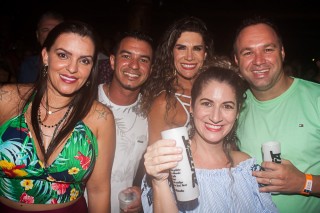 
<a style='margin-left: 5px;' class='btn btn-xs btn-social btn-facebook' href='https://www.facebook.com/sharer/sharer.php?u=https://www.galeramix.com.br/imagem/a67/800-800-90/conteudo/site_galerias/67/annita-petry-galera-mix-202.jpg' rel='popup' data-width='500' data-height='400'><i class='fa fa-facebook'></i>Compartilhar <span class='hidden-xs'>no Facebook</span>
</a> 
<a class='btn btn-default btn-xs' target='_blank' href='imagem/a67/800-800-90/conteudo/site_galerias/67/annita-petry-galera-mix-202.jpg'>
<span class='glyphicon glyphicon-cloud-download'></span> Salvar
</a>
