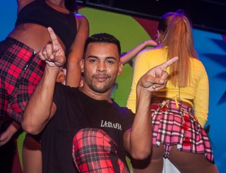 
<a style='margin-left: 5px;' class='btn btn-xs btn-social btn-facebook' href='https://www.facebook.com/sharer/sharer.php?u=https://www.galeramix.com.br/imagem/a67/800-800-90/conteudo/site_galerias/67/annita-petry-galera-mix-21.jpg' rel='popup' data-width='500' data-height='400'><i class='fa fa-facebook'></i>Compartilhar <span class='hidden-xs'>no Facebook</span>
</a> 
<a class='btn btn-default btn-xs' target='_blank' href='imagem/a67/800-800-90/conteudo/site_galerias/67/annita-petry-galera-mix-21.jpg'>
<span class='glyphicon glyphicon-cloud-download'></span> Salvar
</a>
