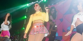 
<a style='margin-left: 5px;' class='btn btn-xs btn-social btn-facebook' href='https://www.facebook.com/sharer/sharer.php?u=https://www.galeramix.com.br/imagem/a67/800-800-90/conteudo/site_galerias/67/annita-petry-galera-mix-214.jpg' rel='popup' data-width='500' data-height='400'><i class='fa fa-facebook'></i>Compartilhar <span class='hidden-xs'>no Facebook</span>
</a> 
<a class='btn btn-default btn-xs' target='_blank' href='imagem/a67/800-800-90/conteudo/site_galerias/67/annita-petry-galera-mix-214.jpg'>
<span class='glyphicon glyphicon-cloud-download'></span> Salvar
</a>
