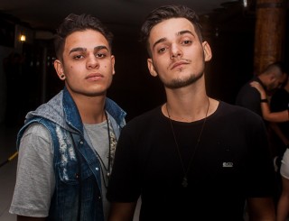 
<a style='margin-left: 5px;' class='btn btn-xs btn-social btn-facebook' href='https://www.facebook.com/sharer/sharer.php?u=https://www.galeramix.com.br/imagem/a67/800-800-90/conteudo/site_galerias/67/annita-petry-galera-mix-31.jpg' rel='popup' data-width='500' data-height='400'><i class='fa fa-facebook'></i>Compartilhar <span class='hidden-xs'>no Facebook</span>
</a> 
<a class='btn btn-default btn-xs' target='_blank' href='imagem/a67/800-800-90/conteudo/site_galerias/67/annita-petry-galera-mix-31.jpg'>
<span class='glyphicon glyphicon-cloud-download'></span> Salvar
</a>
